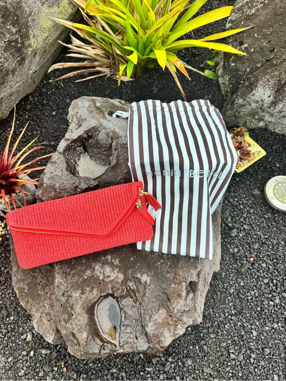 Henri Bendel NWT Deb Slim Asym Straw Clutch Crossbody Red Coral Bag $198 - Picture 3 of 13